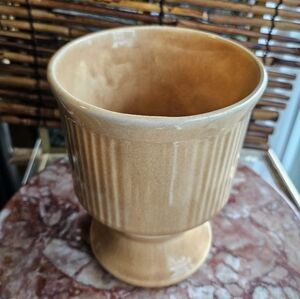 McCoy Floraline Ribbed Pedestal